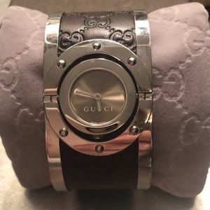 Gucci twirl brown leather watch.